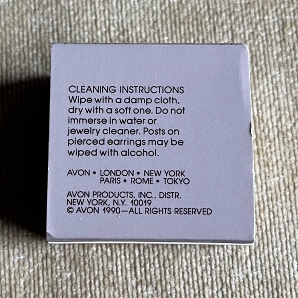 VINTAGE (1990) AVON JULIETTE CLIP ON EARRINGS - Picture 3 of 3